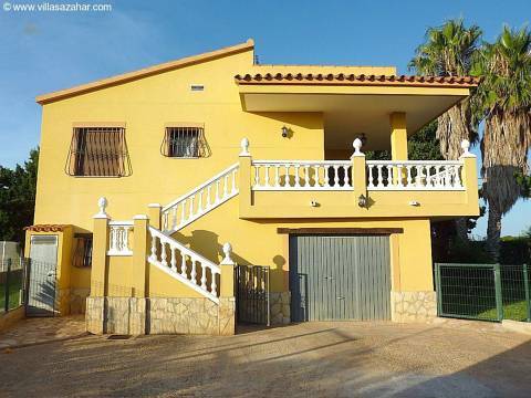 ***Landhaus in solider Qualität auf 1.350 m² Grundstück***