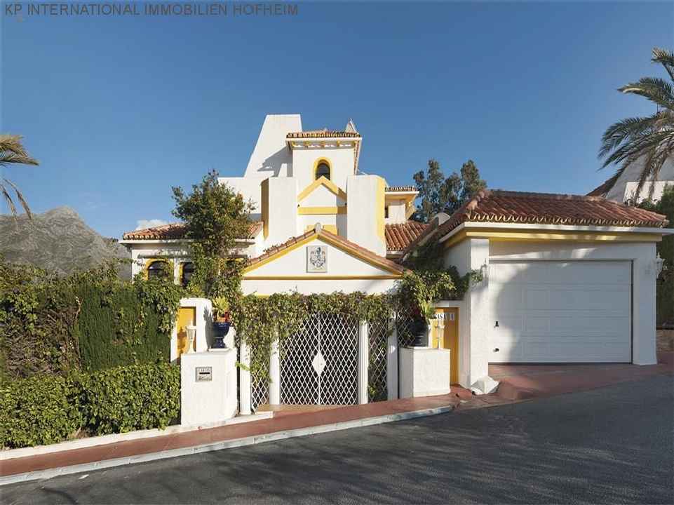 ***FAMILIENVILLA IN NUEVA ANDALUCÍA***