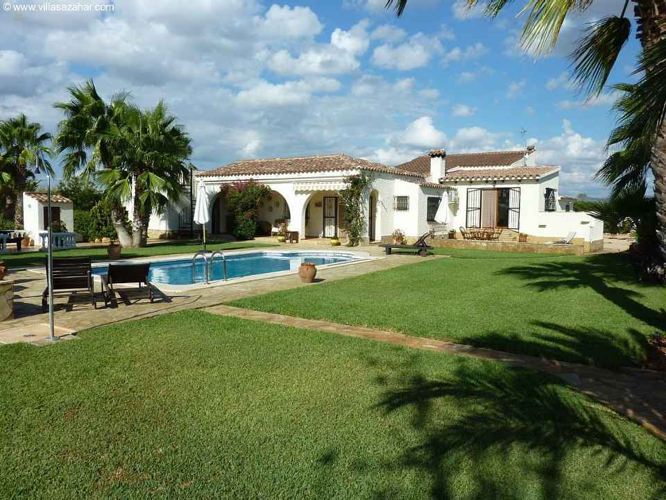 ***Prachtvolles Landhaus nahe Strand mit parkähnlichem Garten und Driving Range***