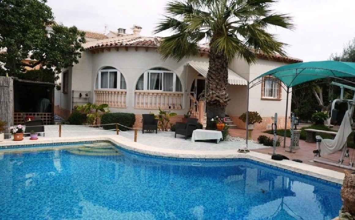 ***Bei Torrevieja - Freistehende Villa mit 3 Schlafzimmern , 2 Bädern und privatem Pool unweit der lokalen Strände***
