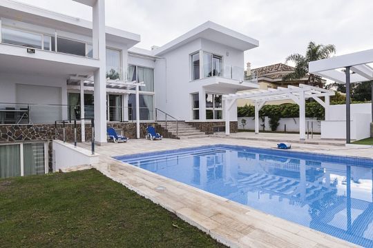 Luxus-Villa in Nueva Andalucia R2555318 
