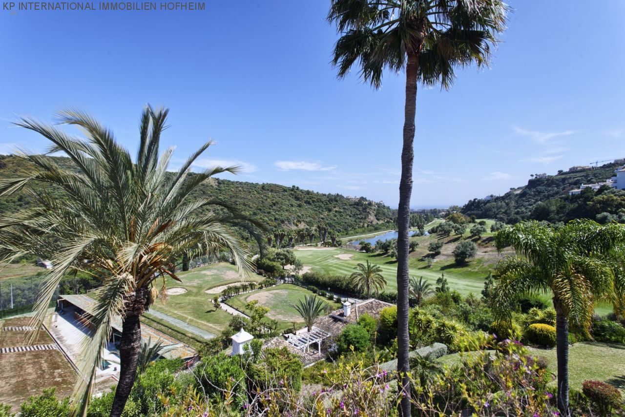 ***BENAHAVIS: Elegantes Duplex-Penthouse in Top-Zustand***