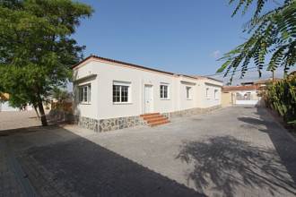 Thumbnail von ***Großzügige und komplett renovierte, charmante und ebenerdige Villa***