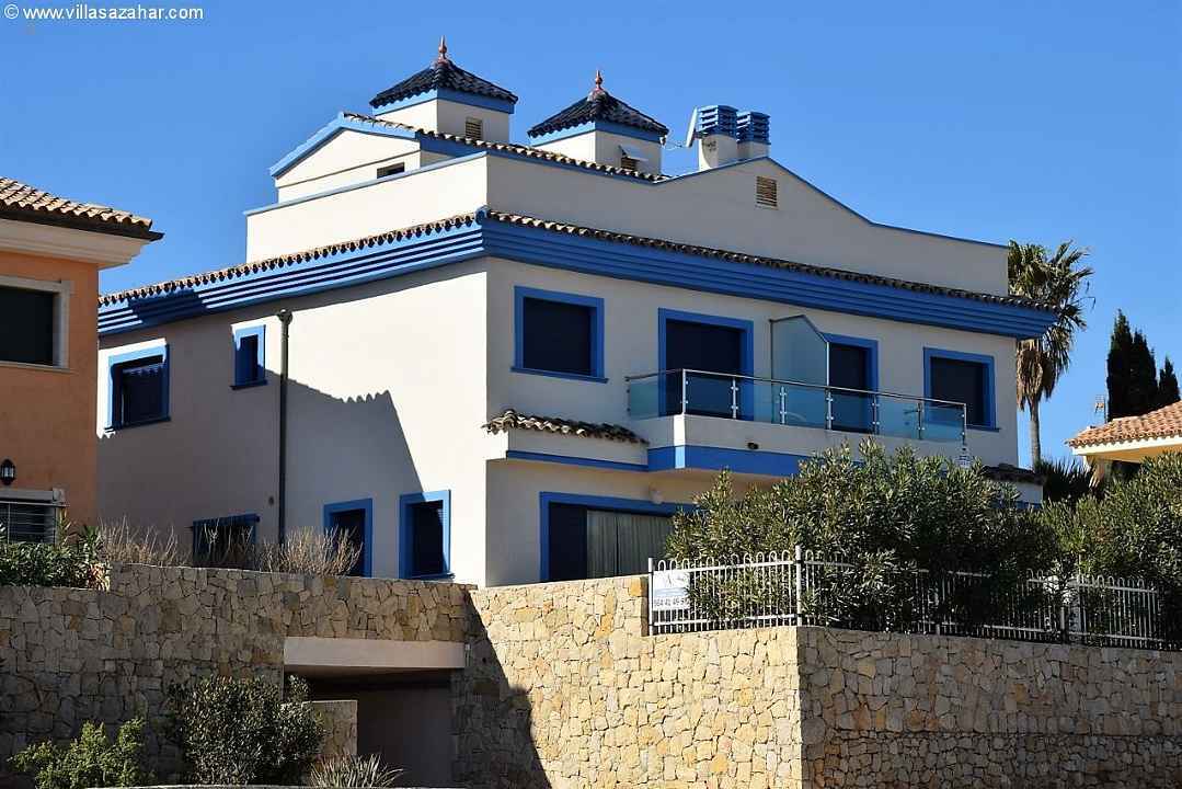 ***Neuwertige Luxus Immobilie direkt am Meer mit internem Lift über 4 Etagen***