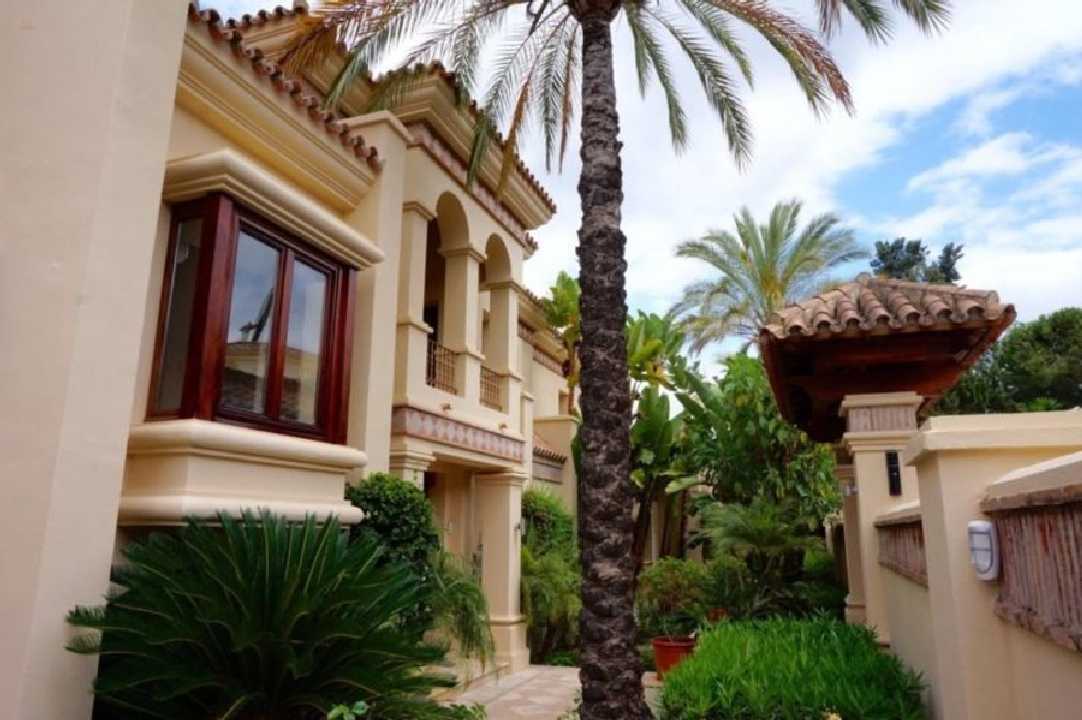 Luxus-Villa in El Paraiso R2354834 