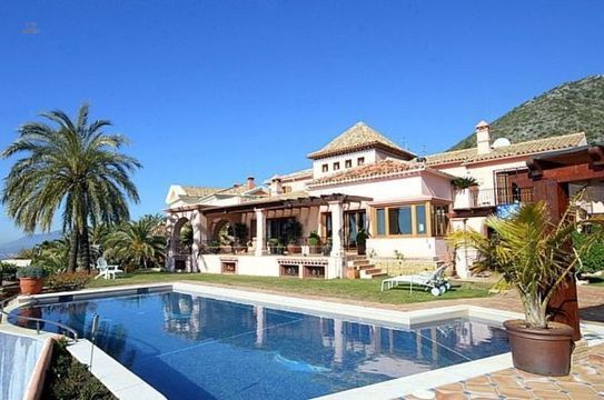 Luxus-Villa in The Golden Mile R2279090 