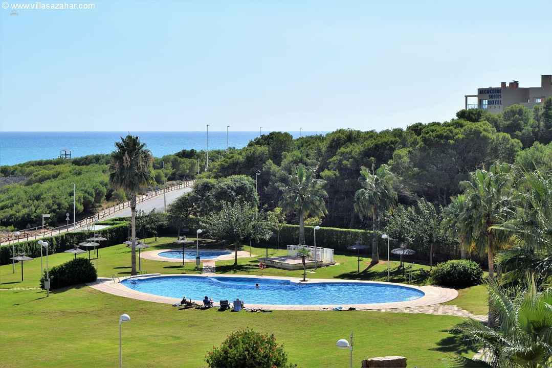 ***Alcala Blau: Neuwertiges Penthouse über zwei Etagen mit Lift***