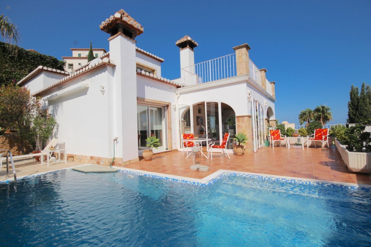 ***Sehr gepflegte Villa am Ende einer Sackgasse mit Meersicht und vielen Extras***