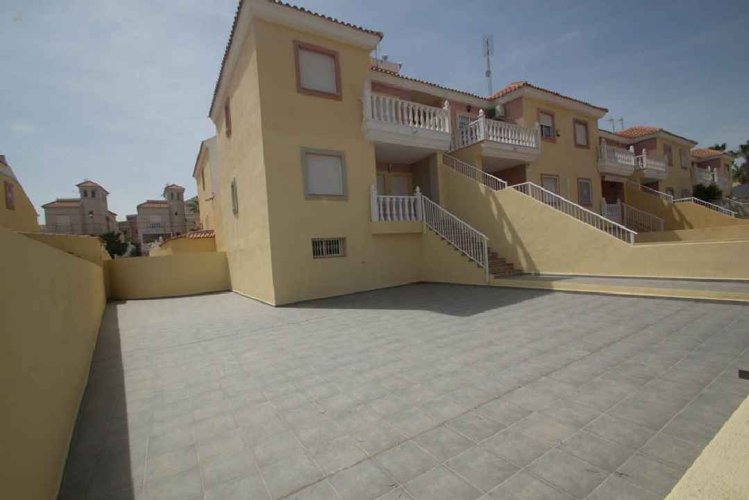 ***Eckwohnung im Erdgeschoss mit zwei Schlafzimmern und großer Terrasse***