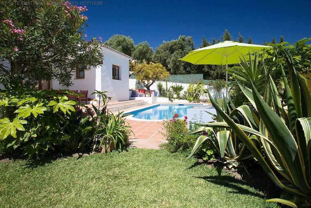 ***VILLA IN REINOSO, ESTEPONA***
