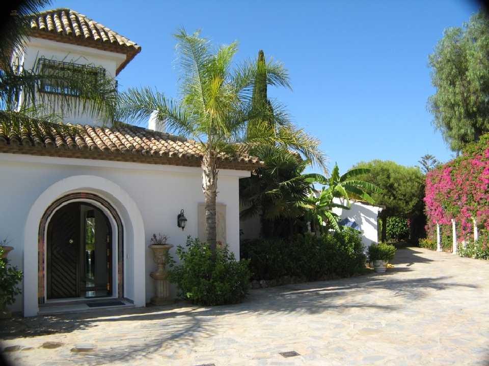 Luxus-Villa in Estepona R2766815 