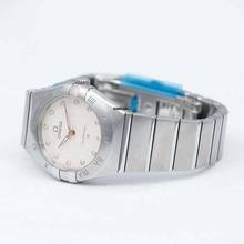 Thumbnail von Omega Constellation Ladies 131.10.28.60.52.001 - Constellation Manhattan Quartz 28 mm Quartz Silver Dial Diamonds Lad </h1>