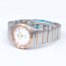Thumbnail von Omega Constellation 131.20.28.60.55.001 - Constellation Manhattan Quartz 28 mm Quartz White Dial Diamonds Gold </h1>