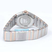 Thumbnail von Omega Constellation 131.20.28.60.55.001 - Constellation Manhattan Quartz 28 mm Quartz White Dial Diamonds Gold </h1>