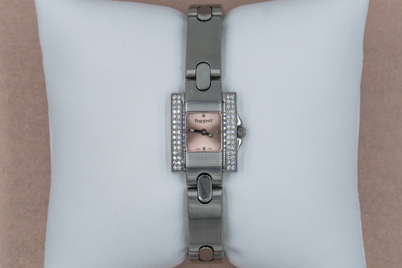 Pequignet Montre Dame acier anatomique UVP 5.425,00 EUR