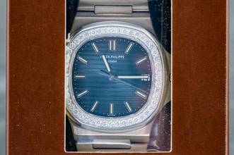 Thumbnail von Patek Philippe Nautilus rare Jumbo Nautilus | 5713/1G | Whitegold | Diamond Bezel | sealed