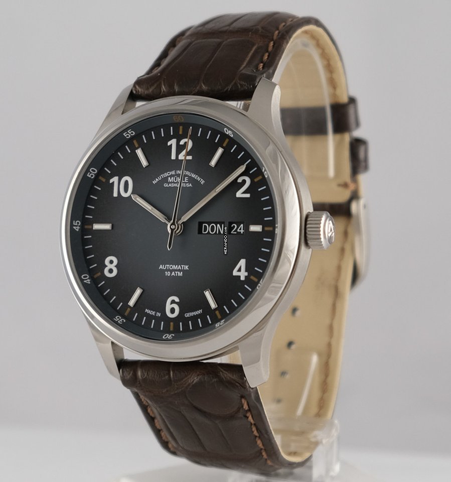 Mühle Glashütte Herrenarmbanduhr Lunova Tag/Datum