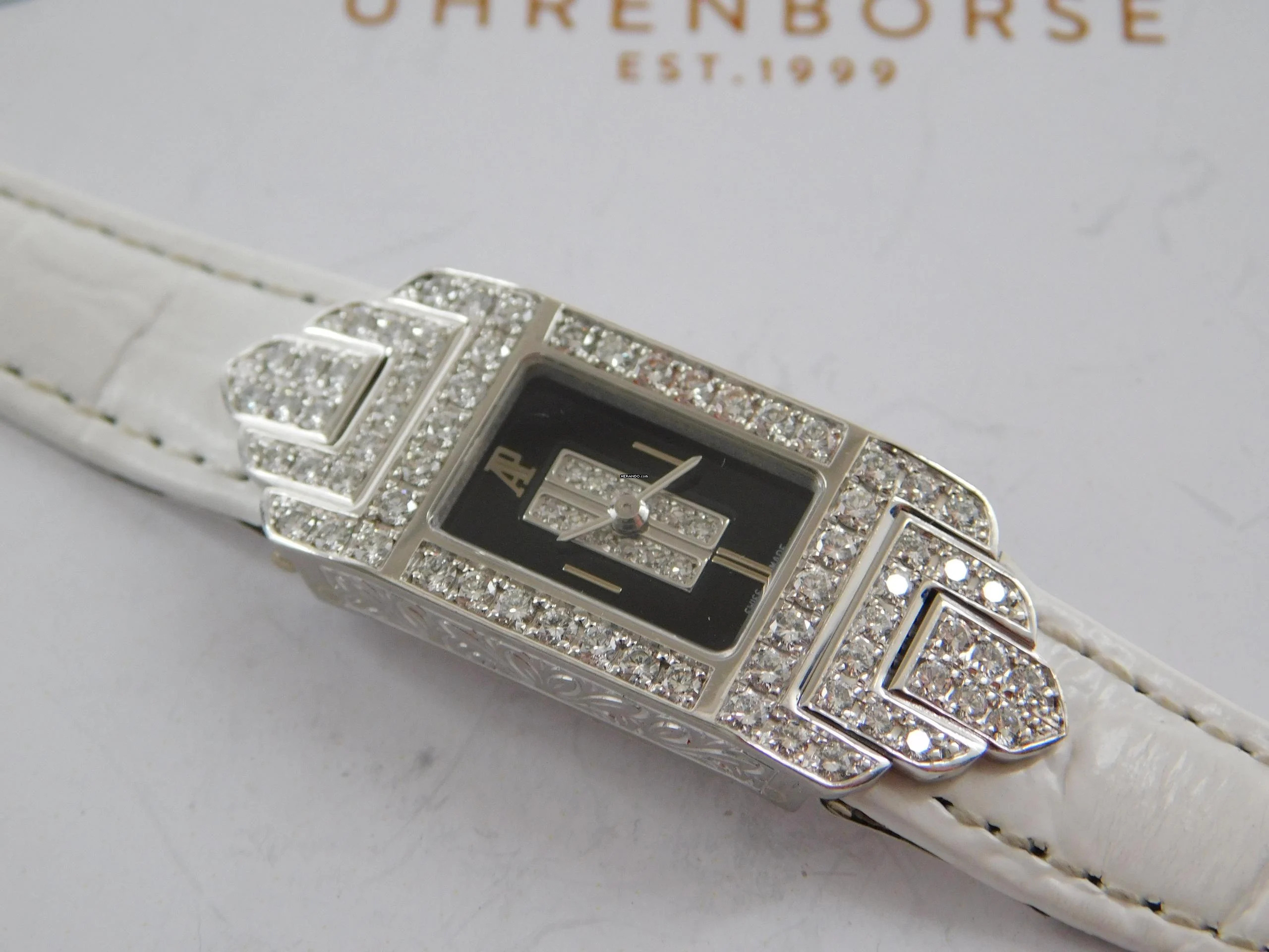  Audemars Piguet 18 Karat Weißgold Charleston Damenuhr mit original Diamantbesatz und Onyx Blatt Rarität </h1> 