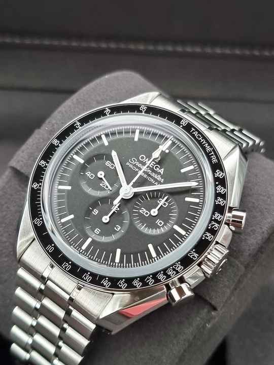  Omega Speedmaster Professional Moonwatch Co-Axial 42mm 310.30.42.50.01.002 Sapphire Unworn/New Condition 2-2026 