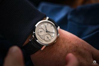 Thumbnail von Benzinger GAP 1 Silver Rings mit eigenem Manufakturkaliber handguillochiert