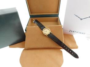 Thumbnail von Jaeger-LeCoultre Classic 18 Karat Gelbgold Bamboo Damenuhr Handaufzug Vintage NOS 27 x 39 mm Kaliber P838