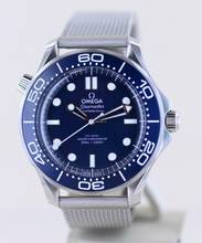 Thumbnail von Omega Seamaster Diver 300 M 42 Blue Dial 60th Anniversary Bond 007 Edition Steel Top B+P </h1>
