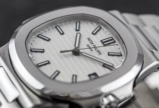 Thumbnail von Patek Philippe Nautilus 5711/1A-011 | rare Caliber 26-330 | German Full Set 2019 | white dial | Steel