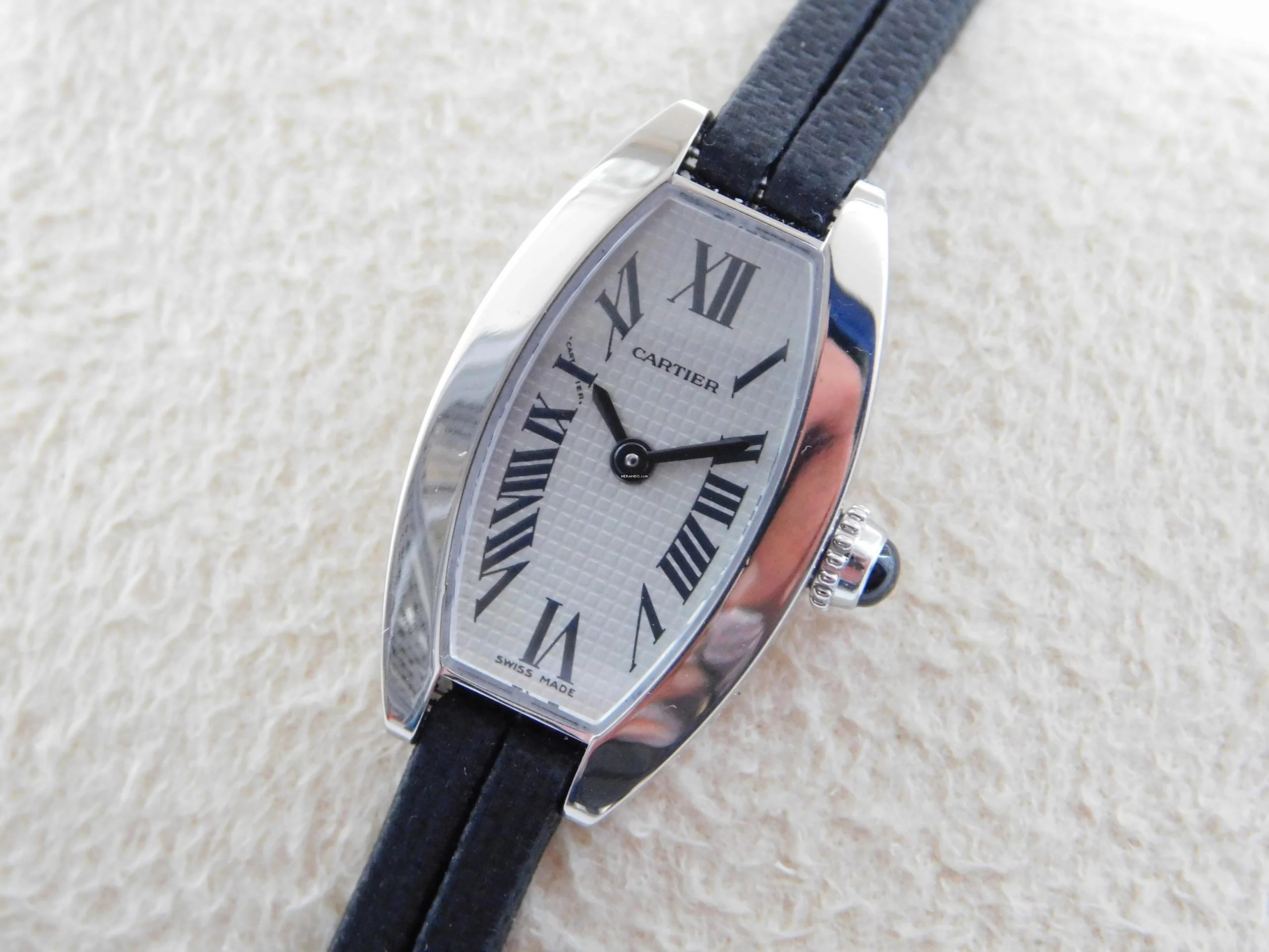 Cartier Tonneau 18 Karat Weißgold Tonneau Damenuhr mit neuem original band und original Weißgold Schließe </h1>