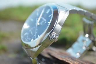 Thumbnail von Urban Jürgensen ONE GMT Automatik Herrenuhr Blue Dial UNGETRAGEN Ref. 5541 826232 </h1>