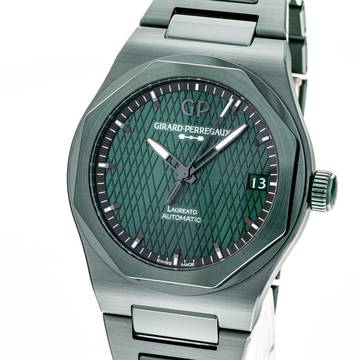  Girard Perregaux Laureato Aston Martin Laureato 42mm Limited Edition Green 81010-32-3081-1cx like NEW 2023 Full S 