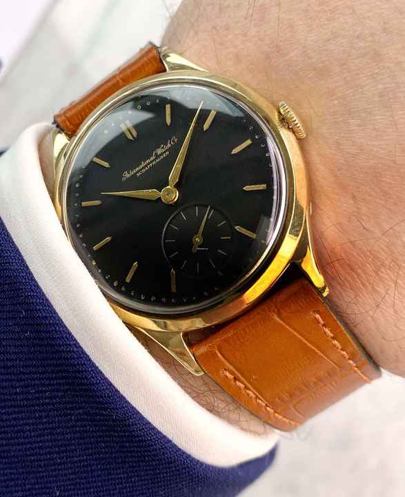  IWC Early Vintage Solid Gold Restored Black Dial 35mm cal 83 dating 1938 </h1> 