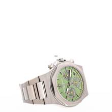 Thumbnail von Girard Perregaux Laureato 42 Chronograph Titanium Aston Martin Edition 81020-21-3398-1CM NEW 2025