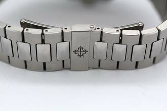 Thumbnail von Patek Philippe Nautilus Ref.5726/1A-014 bought in Germany 2020 </h1>