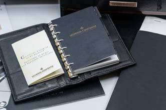 Thumbnail von Vacheron Constantin Overseas 47040 | Full Set | VC Service 2021 | Steel | white dial </h1>