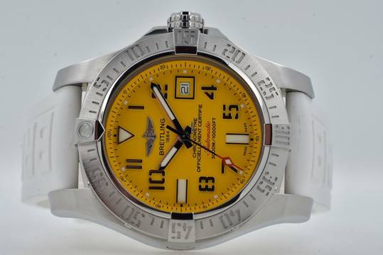  Breitling Avenger II Seawolf Code Yellow A1733110/I519 A17331  
