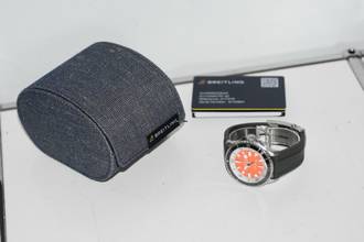 Thumbnail von Breitling Superocean 42 Kelly Slater Limited Edition 1000pcs A173751A1O1S1 orange </h1>