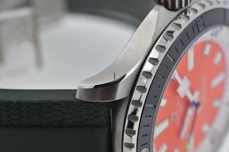 Thumbnail von Breitling Superocean 42 Kelly Slater Limited Edition 1000pcs A173751A1O1S1 orange </h1>