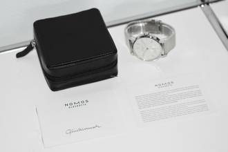 Thumbnail von NOMOS Ahoi Datum Ärzte Ohne Grenzen Limited Edition Date 40mm 551.S2 Ahoi </h1>