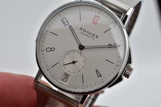 Thumbnail von NOMOS Ahoi Datum Ärzte Ohne Grenzen Limited Edition Date 40mm 551.S2 Ahoi </h1>