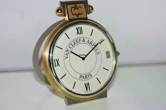  Van Cleef & Arpels Table Clock Tischuhr 820.P06 </h1> 