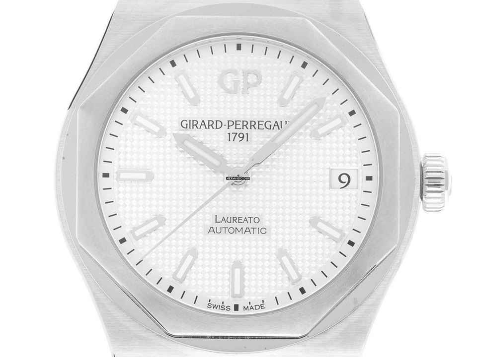  Girard Perregaux Laureato Ref.81010-11-131-11A 2025 Full Set Ungetragen 