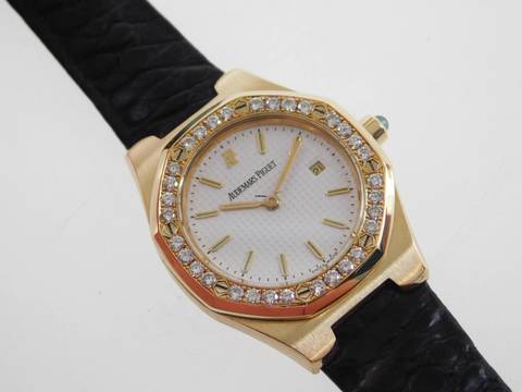  Audemars Piguet Royal Oak 18 Karat Gelbgold Royal Oak Medium mit original Brillantbesatz,Datum 28 mm Faltschließe </h1> 