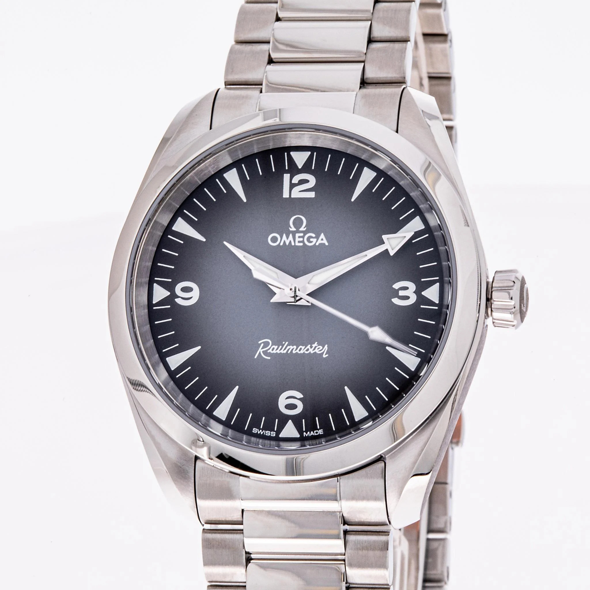 Omega Seamaster Railmaster 38 Grey – 235.10.38.20.06.001 – NEW & Unworn – 07/2025 Full Set