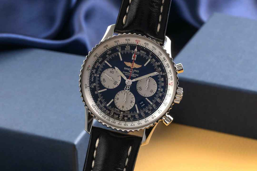  Breitling Navitimer 01 Chronograph Stahl Automatik Herren Ref. AB0120-011 Papers 