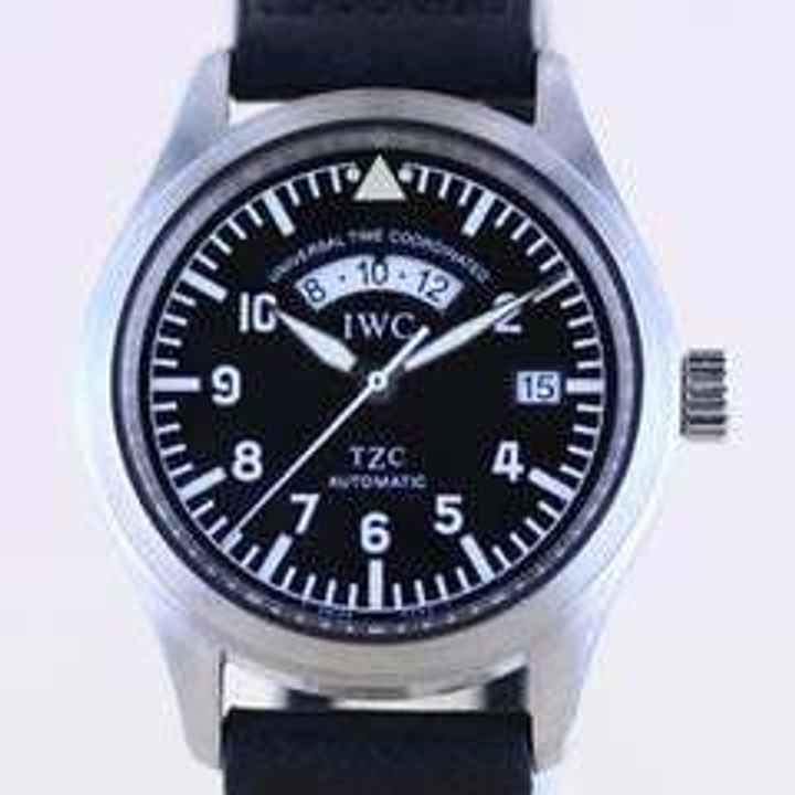  IWC Fliegeruhr Spitfire UTC TZC Black Dial Tritium Spitfire Lederband GMT </h1> 