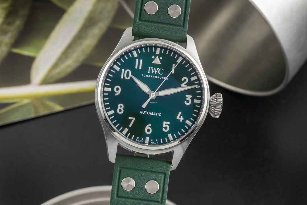  IWC Große Fliegeruhr Big Pilot British Racing Green Stahl Automatik Herren Ref. IW329306 B&P 2022  