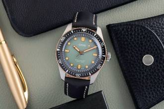 Thumbnail von Oris Divers Sixty Five X Momotaro Stahl / Bronze Automatik Herrenuhr Ref. 01 733 7707 4337 B&P