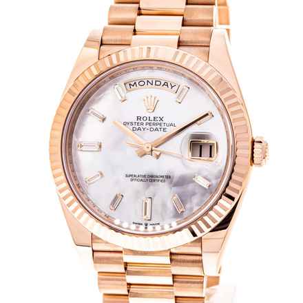  Rolex Day-Date 40 Rosé 40 Perlmutt Baguette Diamond Dial – 228235 – like NEW – 2025 Full Set 