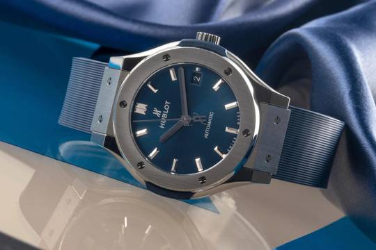  Hublot Classic Fusion Blue Titan Automatik Herrenuhr Ref. 565.NX.7170.LR 