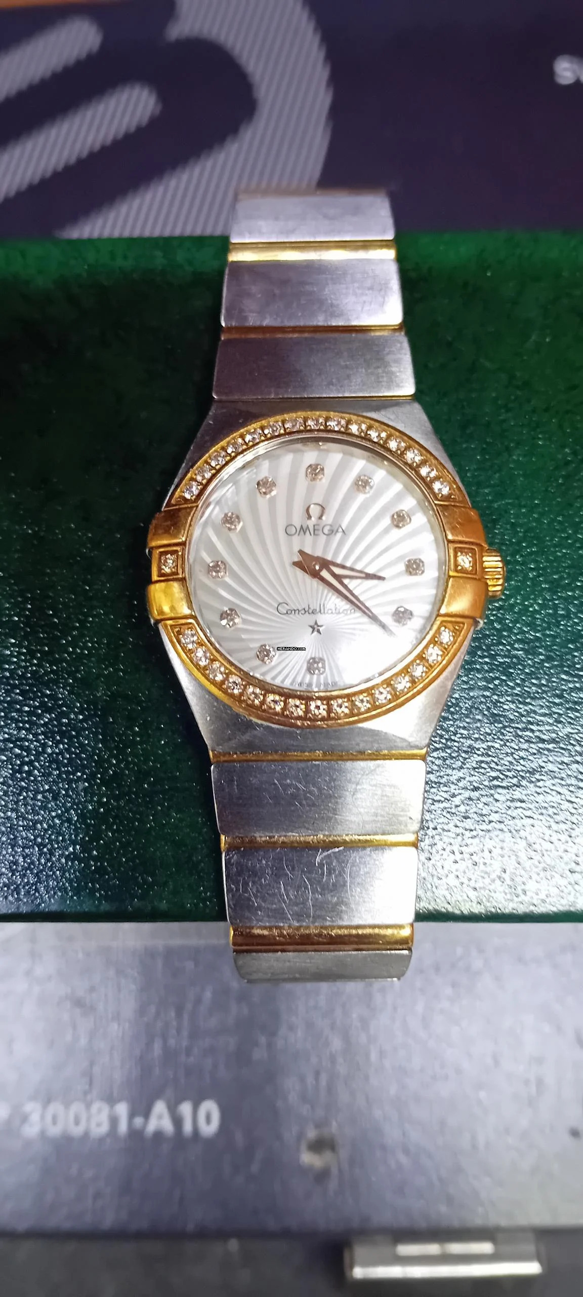 Omega Constellation Stell and Gold MOP Diamonds bezel and Index. Mother-of-Pear Supernova Pattern